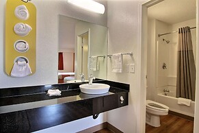 Motel 6 Middleburg Heights, OH - Cleveland