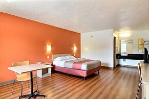 Motel 6 Middleburg Heights, OH - Cleveland