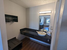 Motel 6 Kingman, AZ - Route 66 West