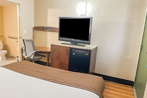 OYO Hotel Mobile, AL I-65 at Airport Blvd