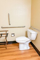 OYO Hotel Mobile, AL I-65 at Airport Blvd