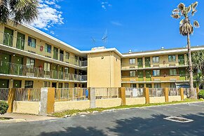 OYO Hotel Mobile, AL I-65 at Airport Blvd