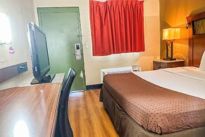 OYO Hotel Mobile, AL I-65 at Airport Blvd