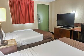 OYO Hotel Mobile, AL I-65 at Airport Blvd