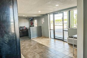 OYO Hotel Mobile, AL I-65 at Airport Blvd