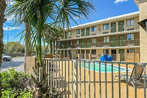 OYO Hotel Mobile, AL I-65 at Airport Blvd