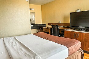 OYO Hotel Mobile, AL I-65 at Airport Blvd