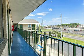 OYO Hotel Mobile, AL I-65 at Airport Blvd