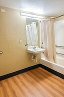 OYO Hotel Mobile, AL I-65 at Airport Blvd