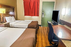 OYO Hotel Mobile, AL I-65 at Airport Blvd