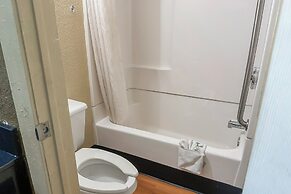 OYO Hotel Mobile, AL I-65 at Airport Blvd