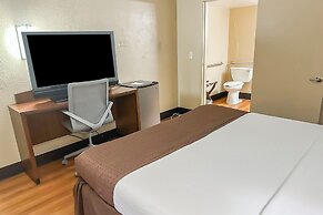 OYO Hotel Mobile, AL I-65 at Airport Blvd