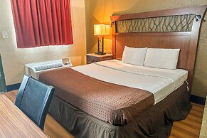 OYO Hotel Mobile, AL I-65 at Airport Blvd