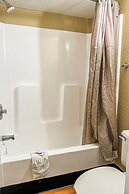 OYO Hotel Mobile, AL I-65 at Airport Blvd