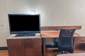 OYO Hotel Mobile, AL I-65 at Airport Blvd