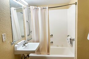 OYO Hotel Mobile, AL I-65 at Airport Blvd