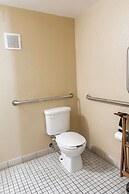 OYO Hotel Mobile, AL I-65 at Airport Blvd