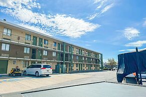 OYO Hotel Mobile, AL I-65 at Airport Blvd