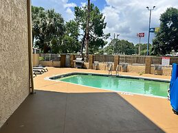 OYO Hotel Mobile, AL I-65 at Airport Blvd