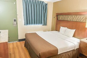 OYO Hotel Mobile, AL I-65 at Airport Blvd