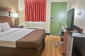 OYO Hotel Mobile, AL I-65 at Airport Blvd