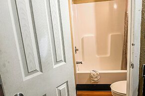 OYO Hotel Mobile, AL I-65 at Airport Blvd