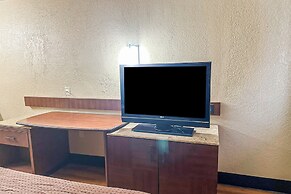 OYO Hotel Mobile, AL I-65 at Airport Blvd