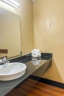 OYO Hotel Mobile, AL I-65 at Airport Blvd