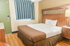 OYO Hotel Mobile, AL I-65 at Airport Blvd