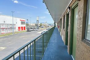 OYO Hotel Mobile, AL I-65 at Airport Blvd