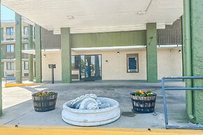 OYO Hotel Mobile, AL I-65 at Airport Blvd