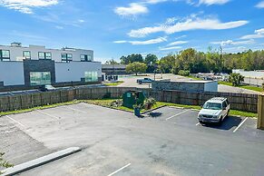 OYO Hotel Mobile, AL I-65 at Airport Blvd