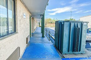 OYO Hotel Mobile, AL I-65 at Airport Blvd