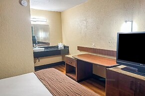 OYO Hotel Mobile, AL I-65 at Airport Blvd