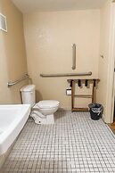 OYO Hotel Mobile, AL I-65 at Airport Blvd