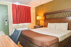 OYO Hotel Mobile, AL I-65 at Airport Blvd