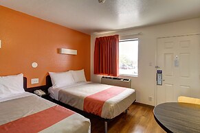 Motel 6 Amherst, OH - Cleveland West - Lorain