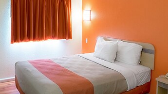 Motel 6 Seymour, IN - North