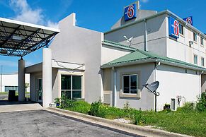 Motel 6 Seymour, IN - North