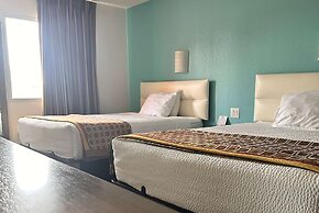 Howard Johnson by Wyndham Clarksville Tennessee