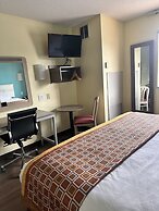 Howard Johnson by Wyndham Clarksville Tennessee