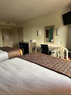 Howard Johnson by Wyndham Clarksville Tennessee