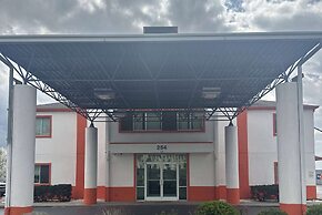 Howard Johnson by Wyndham Clarksville Tennessee