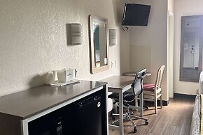 Howard Johnson by Wyndham Clarksville Tennessee