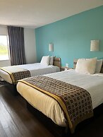 Howard Johnson by Wyndham Clarksville Tennessee