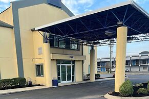 Howard Johnson by Wyndham Clarksville Tennessee