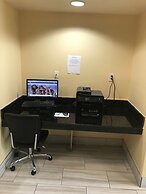 Days Inn & Suites by Wyndham Augusta Near Fort Eisenhower