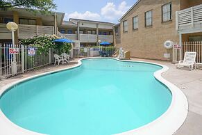 Motel 6 Baytown, TX - Baytown East
