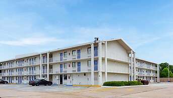 Super 6 Inn & Suites Baton Rouge