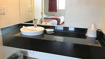 Super 6 Inn & Suites Baton Rouge